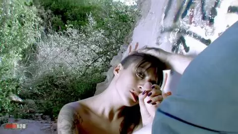 Session Hardcore Émo : Terry Kemaco et Nikita Ways dans une Maison Abandonnée photo 05