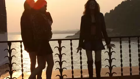 La star du porno jeune arabe Alys Rebel pose  photo 7