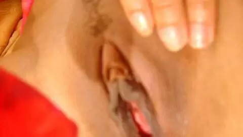 La jolie teen black Nina Lisa fait un strip sur le sofá  photo 11