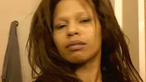 Photos perso en selfie de la noire Nirina Campbell  photo 1