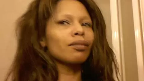 Photos perso en selfie de la noire Nirina Campbell  photo 2