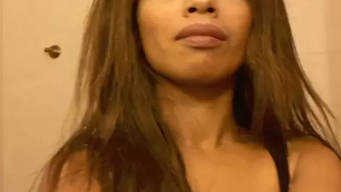 Photos perso en selfie de la noire Nirina Campbell  photo 3