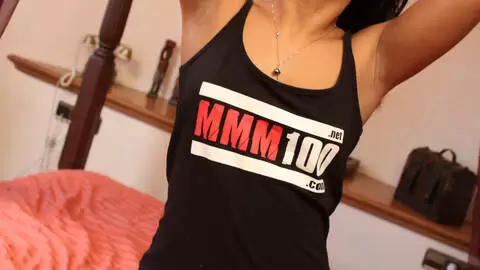 La superbe petite arabe Oldia Paris se dévoile vetue du Tshirt MMM100  photo 1