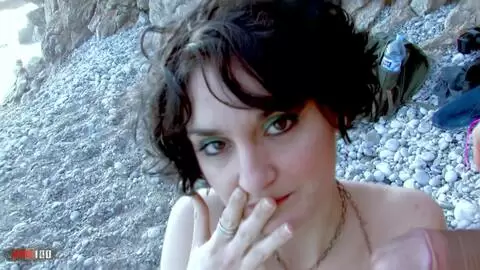 La française Olly Doll se fait éclater l'anus à la plage photo 11