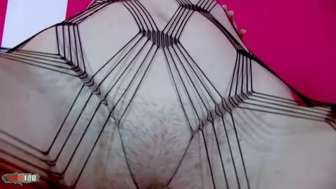 Strip fetish d'une brunette en collant filet photo 10