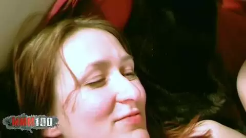 Jeune couple amateur anglais qui adore se faire filmer pendant leurs jeux sexuel photo 12