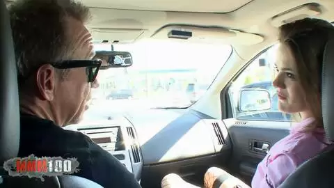 Pat Myne baise la chatte rasée du meilleur ami de sa fille, Tristan Berrimore photo 01