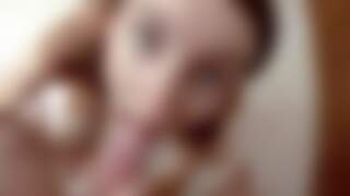 Pauline cooper fait une pipe d