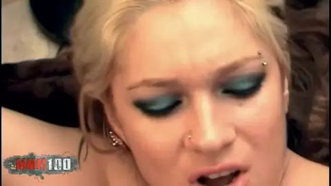 Atila l’étalon hongrois démonte la blonde argentine Priscilla Pratz aux gros seins photo 08