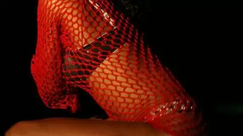 La ravissante teen black Priska Farel se déshabillant  photo 03