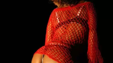 La ravissante teen black Priska Farel se déshabillant  photo 04