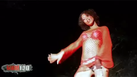 Session de photos de nuit avec la belle petite black française Priska Farell photo 03