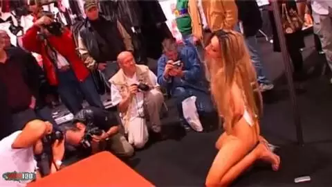 Show de Angelina au salon de Prova 2006  photo 02