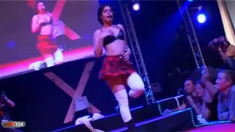 Show de Decibelle au salon de Prova 2006  photo 02