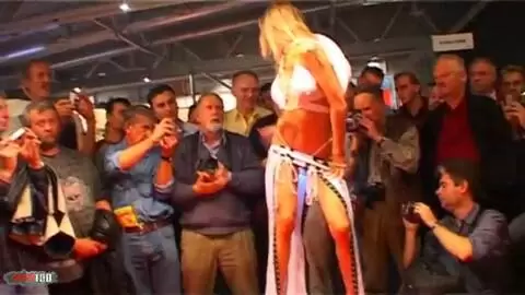 Show de Lady Margaux au salon de Prova 2006 (part 08) photo 02