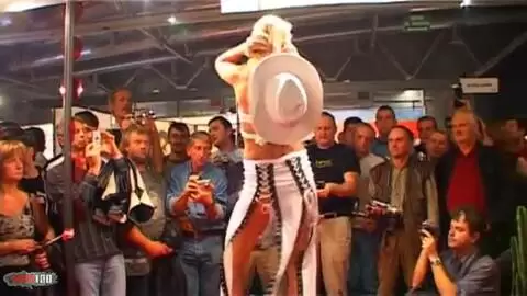 Show de Lady Margaux au salon de Prova 2006 (part 08)