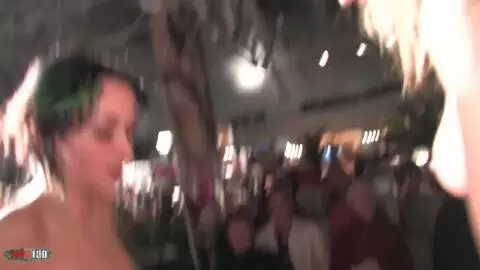 Show de Lady Margaux et Krystal au salon de Prova 2007 (part 01) photo 11