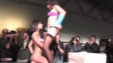 Show de Naty Pink et Charlotte De Castille au salon de Prova 2007  photo 07