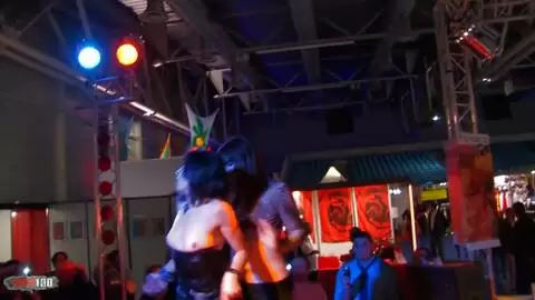 Show de Allya et Angie Kiss au salon de Prova 2008 (part 01)