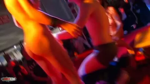 Show de Shannya Tweeks et Angie Kiss au salon de Prova 2008 (part 02) photo 14