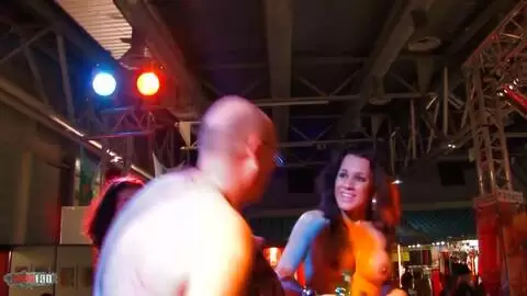 Show de Shannya Tweeks et Kelly Toma au salon de Prova 2008 (part 01) photo 16