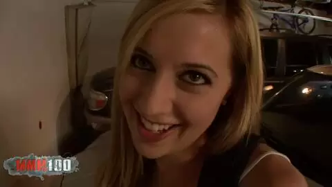 Promenade en bite locale pour la blonde Ranae Morgan attachée à la plage - Connexion hardcore pour les vacances photo 02