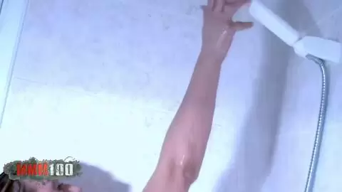 Les deux soeurs Raquel and Judith dans la douche photo 08