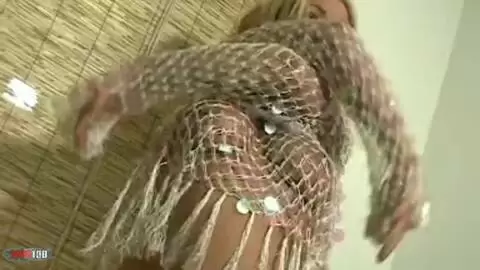 Belle blonde à gros seins naturels Raquel se  change photo 08