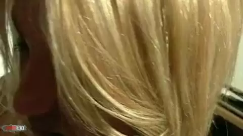 Belle blonde à gros seins naturels Raquel se  change photo 10