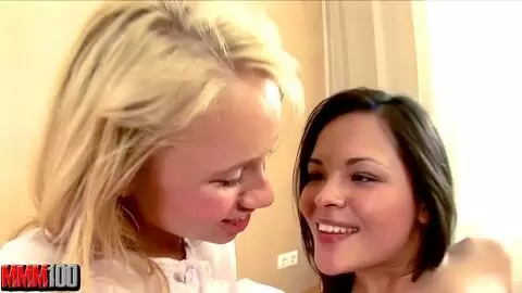 Deux nanas russent parfaites se bouffent la chatte photo 16