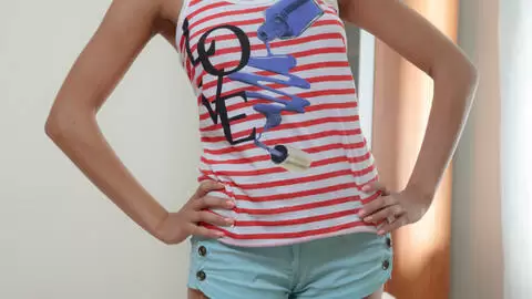 Magnifique star du porno brunette se tripote  photo 3