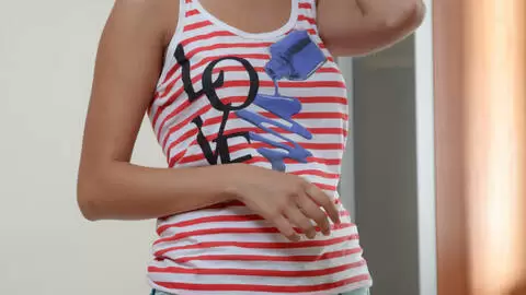 Magnifique star du porno brunette se tripote  photo 4