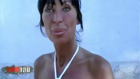 MILF amateur Sabrina-XX en séance sur canapé avec Samuel - Gros seins et action intense photo 01