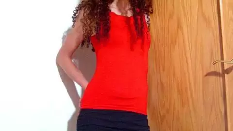 La superbe petite beurette Safia se dévoile  photo 1