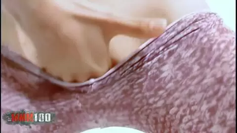 Jeune bombe arabe brune Safia se déshabille sous tes yeux photo 07