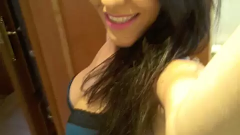 Photos perso en selfie de la Samia Duarte  photo 14