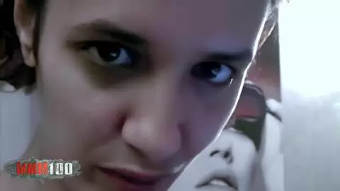 La superbe arabe brune Sandra pose 