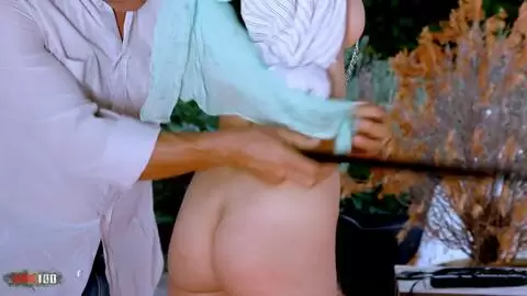 Sara Ray se fait attacher et dominer sur la terrasse par son partenaire photo 3