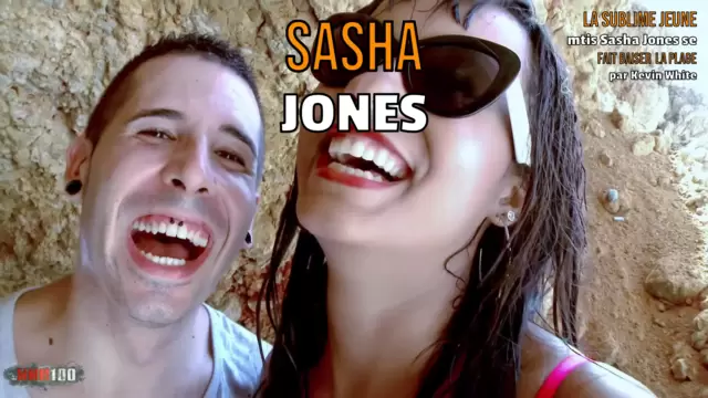 La sublime jeune métis Sasha Jones...