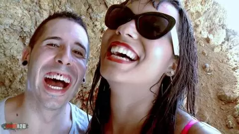 La sublime jeune métis Sasha Jones se fait baiser à la plage par Kevin White photo 01