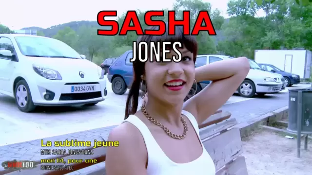 La sublime jeune métis Sasha Jones...