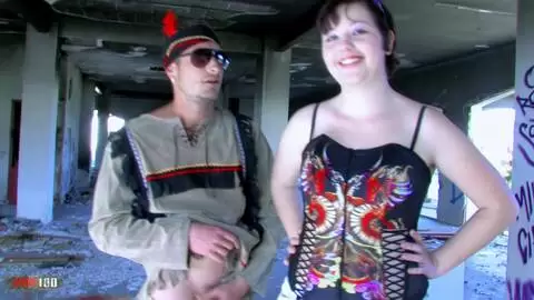 A 19 ans Shalimare nous dévoile ses jolies formes voluptueuses dans sa toute première scène porno photo 01