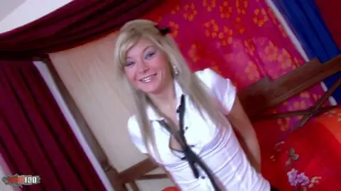 Ian Scott avec sa grosse bite se régale avec ce délicieux petit cul français photo 01