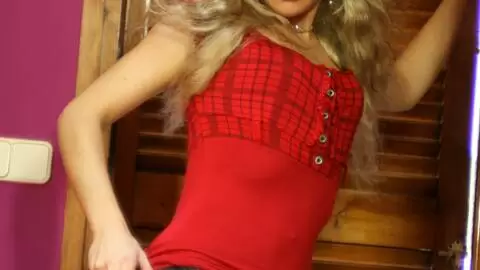 La magnifique blonde Shana Spirit se dénude  photo 3