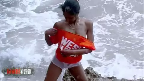 Baise interraciale à la plage avec Shania, une jolie fille ébène. photo 02