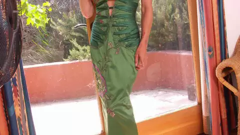 La mère de famille rousse à gros nichons Shannon Kelly faisant un striptease  photo 12