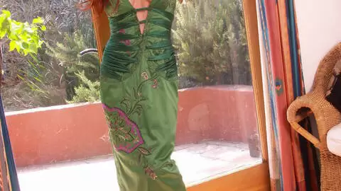 La mère de famille rousse à gros nichons Shannon Kelly faisant un striptease  photo 13