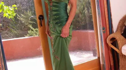 La mère de famille rousse à gros nichons Shannon Kelly faisant un striptease  photo 15