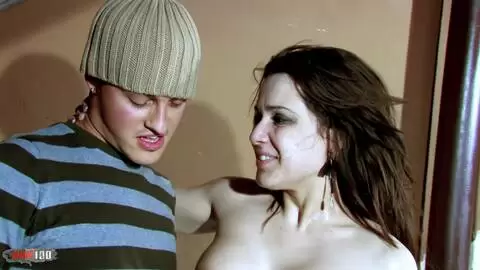 Double pénétrations de Shannya Tweeks dans un bar pour payer son addition photo 16