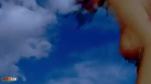 La magnifique latina à gros seins Silvana Rodriguez fait un strip  photo 16